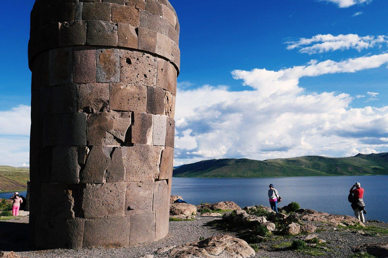 Puno: Sillustani Chullpas Tour with Folkloric Show
