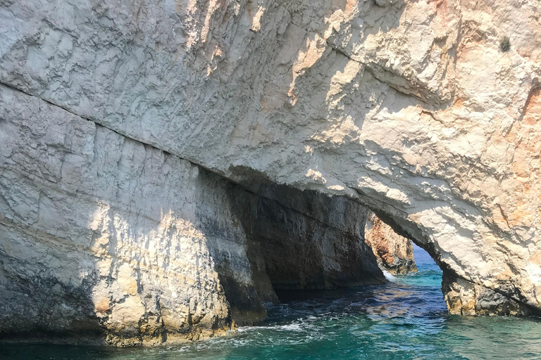 Zakynthos: Navagio Beach and Blue Caves Boat Tour Around Zante by private boat
