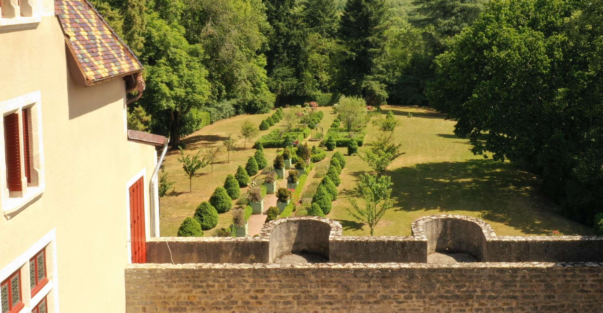 Château de Couches , Visite libre du Château et de ses parcs - Housity