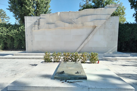 Zagreb: Mirogoj Cemetery & Medvedgrad Castle Echoes of Time: Mirogoj & Medvedgrad