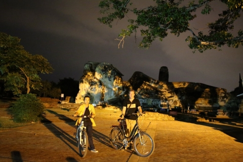Ayutthaya: 3-godzinna wycieczka rowerowa o zachodzie słońcaAyutthaya Sunset Ride Prywatna wycieczka rowerowa