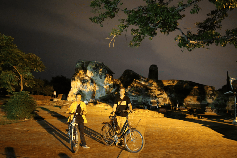 Ayutthaya: 3-godzinna wycieczka rowerowa o zachodzie słońcaAyutthaya Sunset Ride Prywatna wycieczka rowerowa