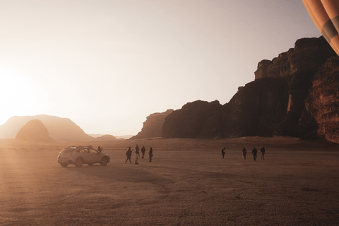 Wadi Rum: 2-Day Southern Desert Tour, Camel & Stargazing