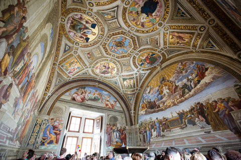 Rome: Vatican and Sistine Chapel Tour with St. Peter's Small Group Tour with a Maximum 20 People in English