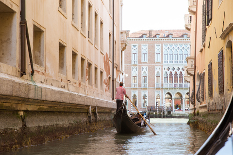 Venezia: Canal Grande in gondola con commento informativoGondola condivisa con commento dal vivo - Inglese