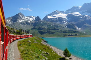 Vanuit Milaan: cruise op het Comomeer, St. Moritz en de rode trein Bernina
