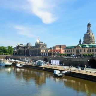 Dresden: Boat Cruise with Wine Tasting and Snacks