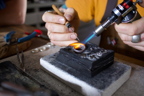 Bruges : Atelier de fabrication de bagues en argent