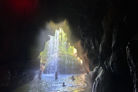 Vega Baja: Höhlen, Wasserfälle, Strand, Gratisgetränke für ErwachseneVega Baja: Höhlen, Wasserfälle, Strand, kostenlose Getränke für Erwachsene