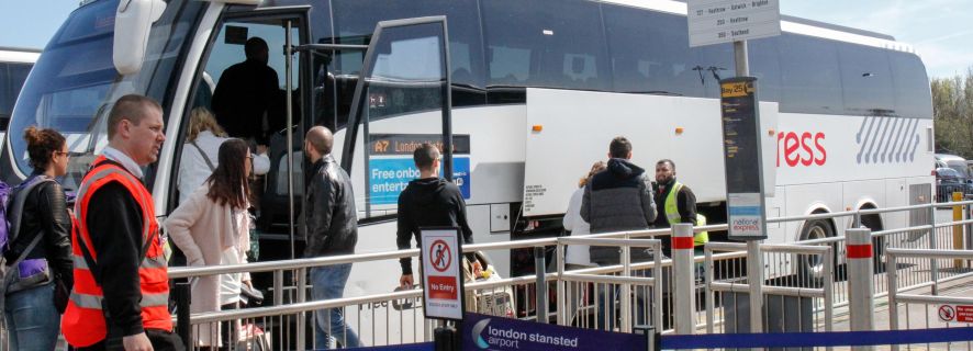 Lotnisko Stansted: transfer autobusem do centrum Londynu