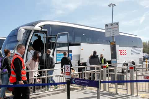 Bustransport mellem Stansted Lufthavn og London centrum