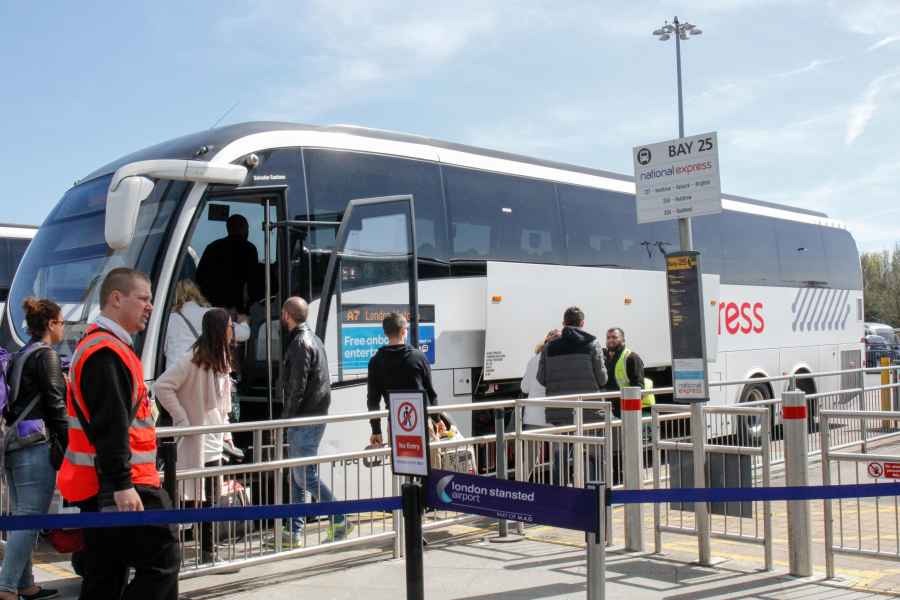 Transfer zwischen Flughafen STN und Londons Zentrum per Bus
