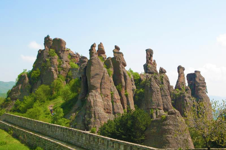 Desde Bucarest: viaje privado de día completo a Veliko TarnovoDesde Bucarest: excursión de un día a Bulgaria con entrada Veliko Tarnovo