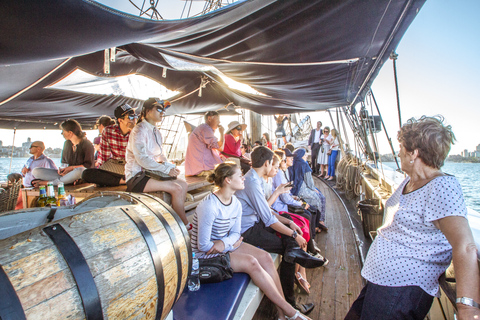 Sydney: Tall Ship Harbor Rejs z kolacją o zmierzchuSydney Harbour Tall Ship Twilight Dinner Cruise