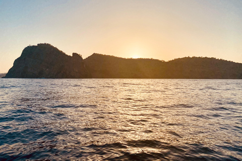 Ibiza: &quot;solnedgångstur&quot; från havet med privat båt