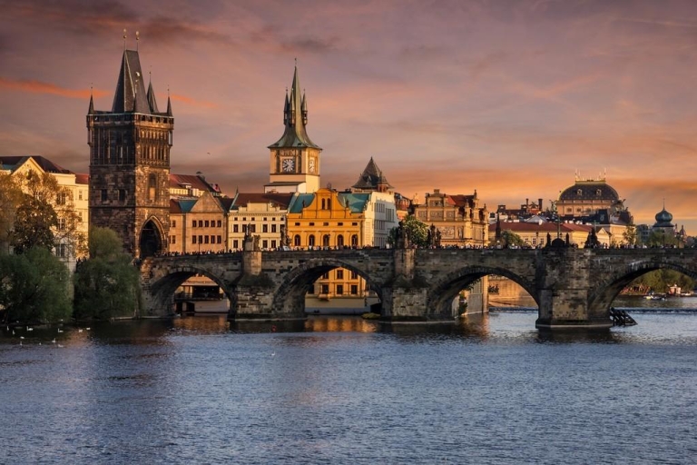 Prague : dîner croisière de 3 heures avec transferts