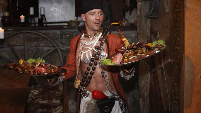 praga cena medieval original con traslados
