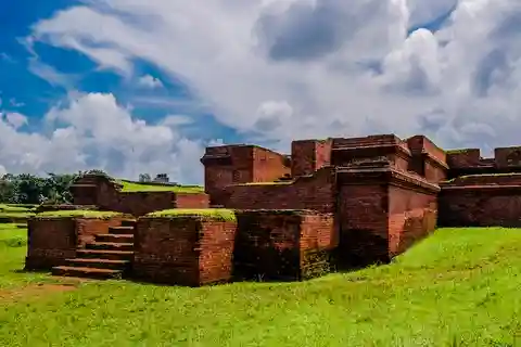 Dhaka Day Tour: Sonargaon and Mainamati