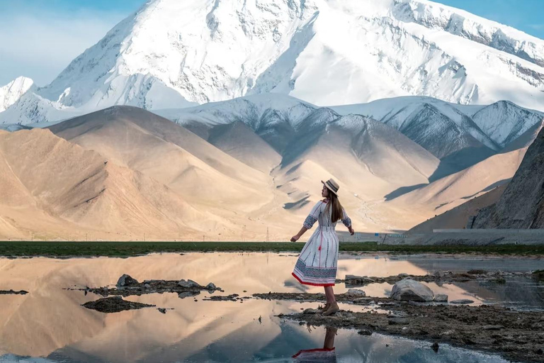 Xinjiang: Muztagh Ata & Karakul Lake QR Pass
