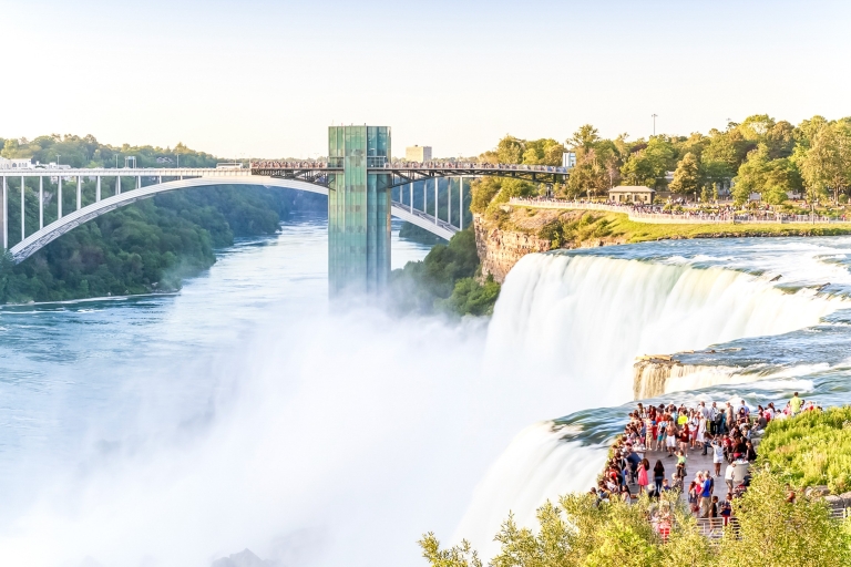 Ab NYC: Tagestour zu den Niagarafällen mit Übernachtung