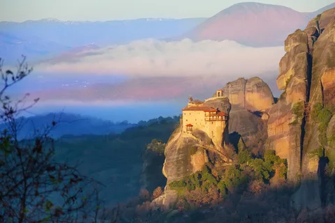 Desde Atenas: Excursión de 2 días a Delfos, Meteora y las Termópilas