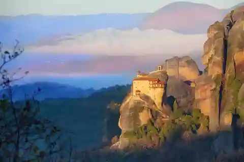 Desde Atenas: Excursión de 2 días a Delfos, Meteora y las Termópilas