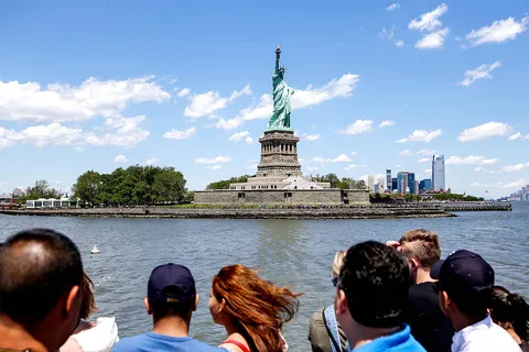 NYC: Tur till Frihetsgudinnan och Ellis Island med färja