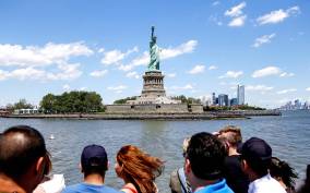 NYC: Annotated Boat Tour on the Hudson and East Rivers
