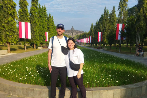 يوجياكارتا: جولة شروق الشمس في بوروبودور لمدة نصف يوم مع النقلجولة بوروبودور لمدة نصف يوم مع النقل 