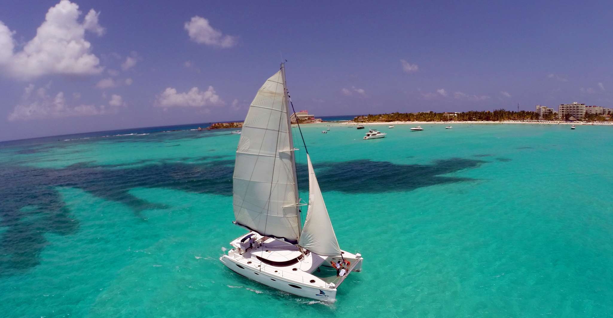 Isla Mujeres, visite du catamaran avec bar ouvert et déjeuner en option - Hizvo