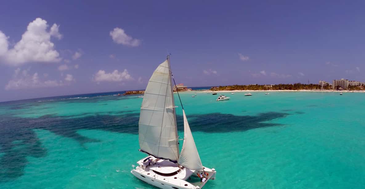 Cancun: Isla Mujeres Catamaran Tour with Lunch and Open Bar