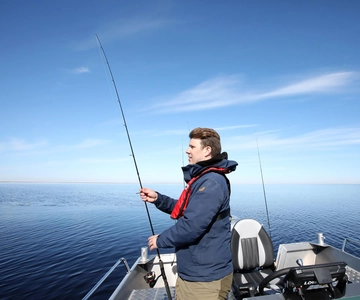 Excursión de pesca en barco para toda la familia en Ii