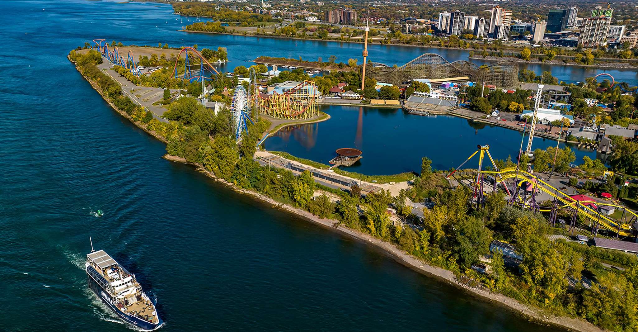 Montreal: AURA Experience at Notre-Dame Basilica and Cruise photo 5