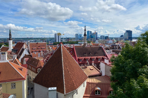 Tallinn: Old Town Evening Walking Tour with Organ Concert