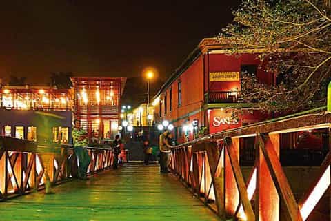 lima 3hour dinner show and barranco district tour