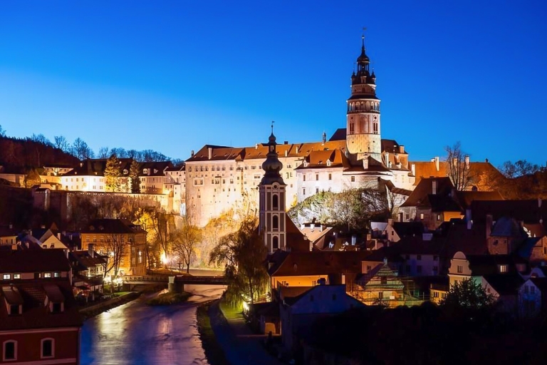 Český Krumlov: Tagesausflug ab Prag mit Tavernen-MittagessenTour auf Französisch