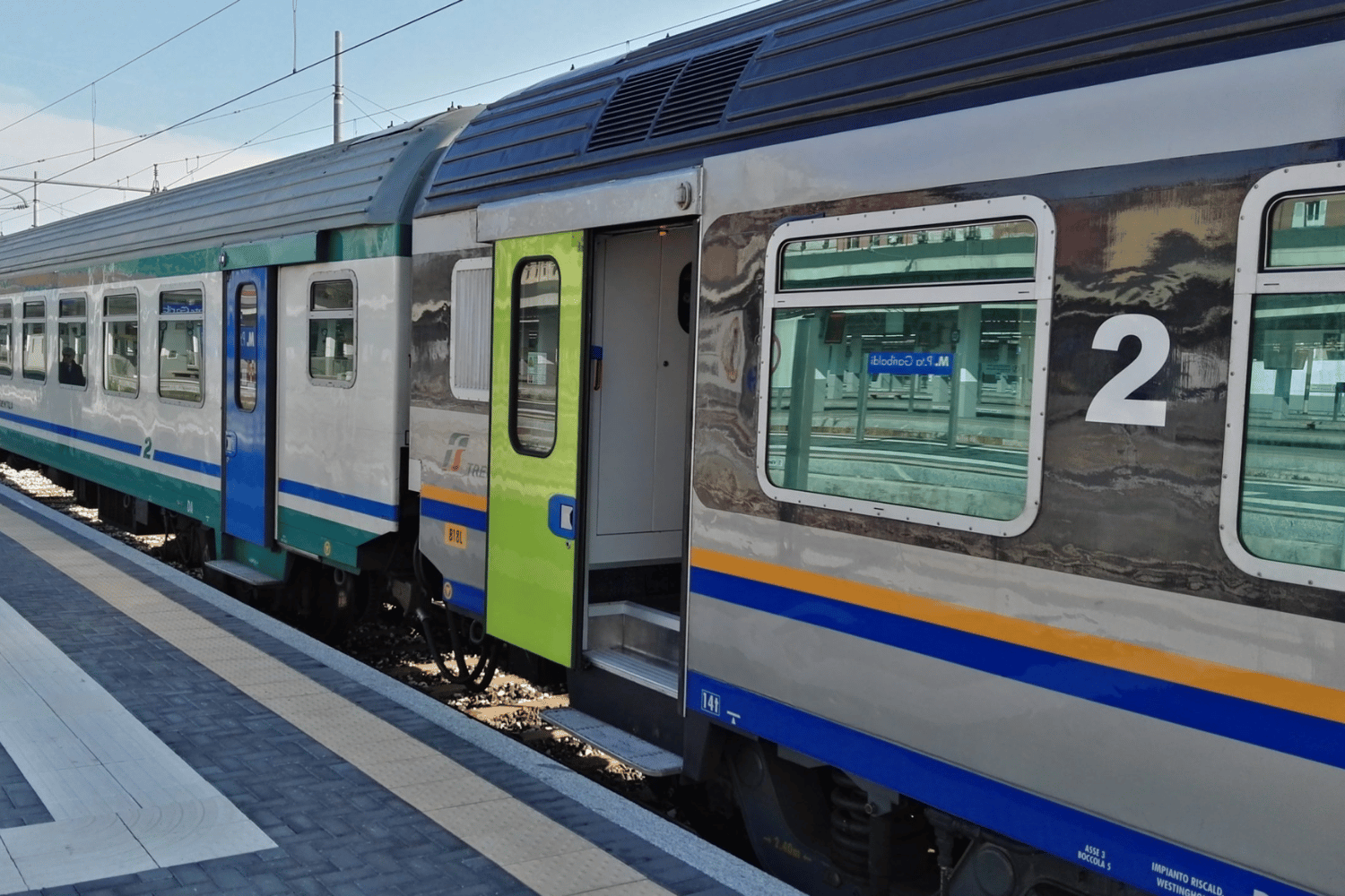 Reggio Di Calabria: Zug vom/zum Flughafen