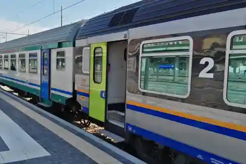 Reggio Di Calabria: Tog fra/til lufthavnen