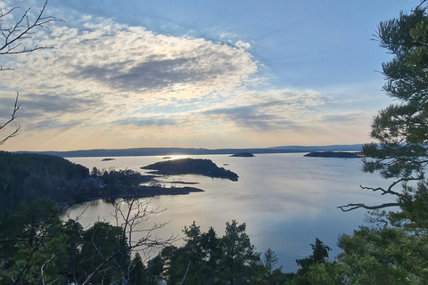 Oslo: Malmøya Guided Hike with Waffle & Salmon Tasting