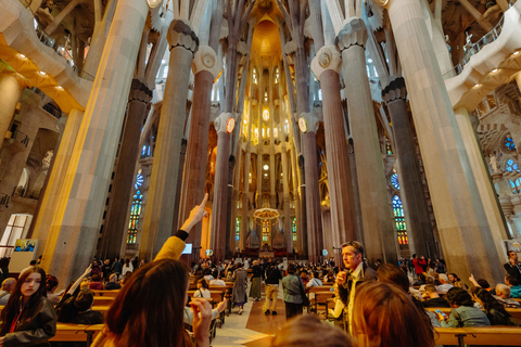 Barcelona: Sagrada Familia Evening Tour with Cava