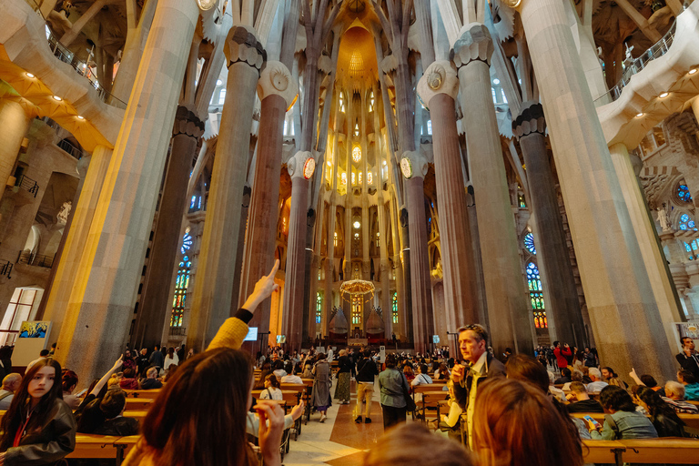 Barcelona: Sagrada Familia Evening Tour with Cava