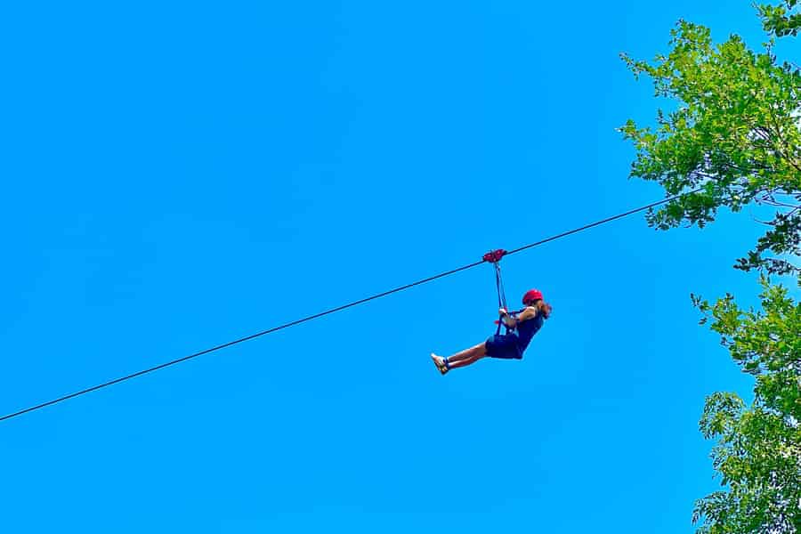 Tirana: Zipline Albania Adventure, die längste Seilrutsche auf dem Balkan. Foto: GetYourGuide Tirana: Zipline Albania Adventure, die längste Seilrutsche auf dem Balkan. Foto: GetYourGuide