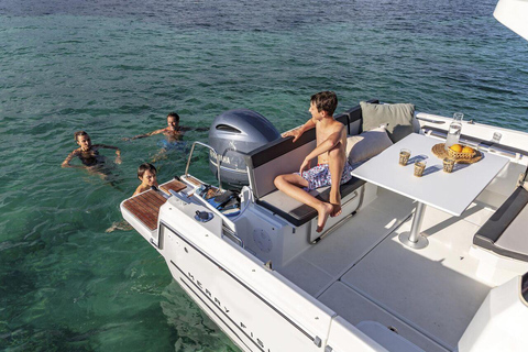 Labuan Bajo: Private Yacht Komodo-Inseln &amp; Manta-SchnorchelnPrivate Yachttour am Vormittag (13:00–19:00 Uhr) – Maximal 6 Gäste