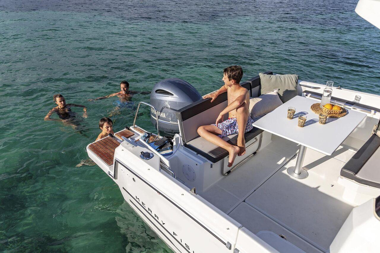 Labuan Bajo: Private Yacht Komodo-Inseln &amp; Manta-SchnorchelnPrivate Yachttour am Vormittag (13:00–19:00 Uhr) – Maximal 6 Gäste