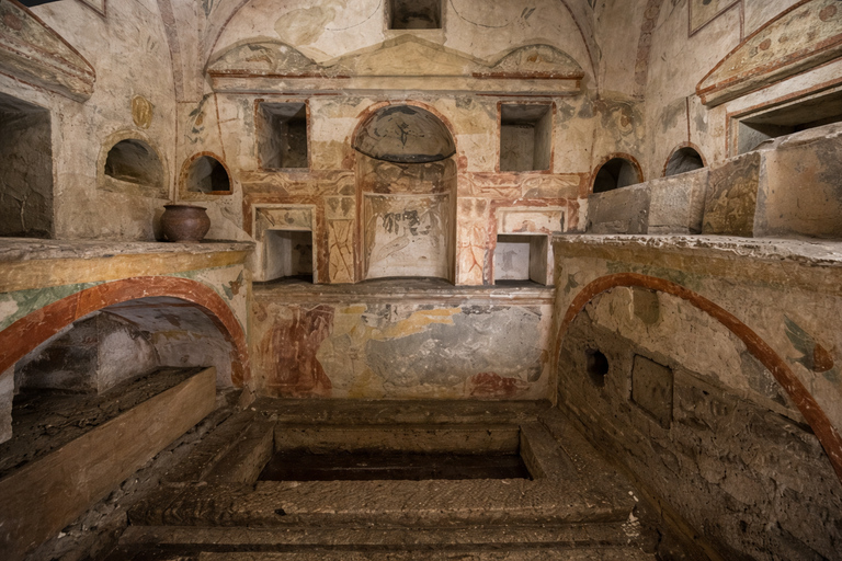 St. Peter Basilica, Tomb, Dome & Underground Catacombs Tour Catacombs Guided Tour & Skip the line Basilica