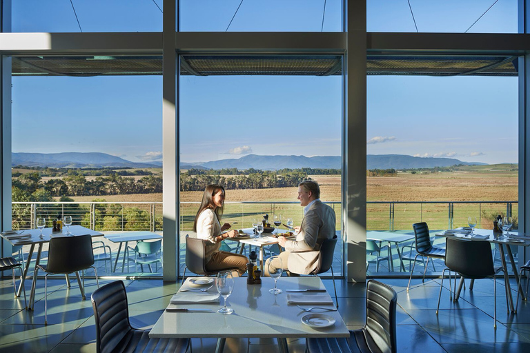 Yarra Valley: Weingut-Tour mit Mittagessen in der Yering StationVon Melbourne aus: Yarra Valley Wein und Essen Tagestour