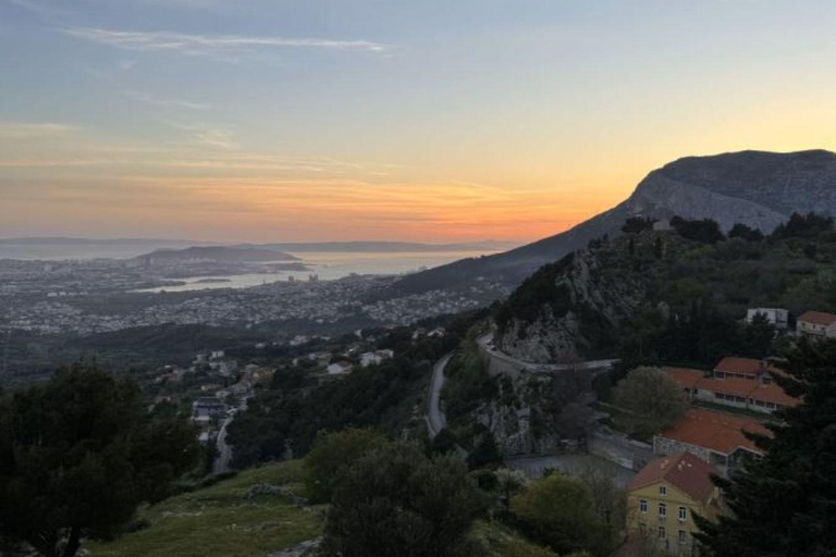 Split: Visita panorámica de la ciudad al atardecer en KlisExcursión nocturna al atardecer en Klis