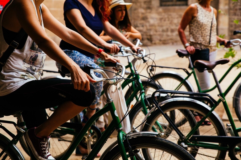 Barcelona: Gaudí Private Bike Tour avec un localVisite privée à vélo de Gaudí avec un local