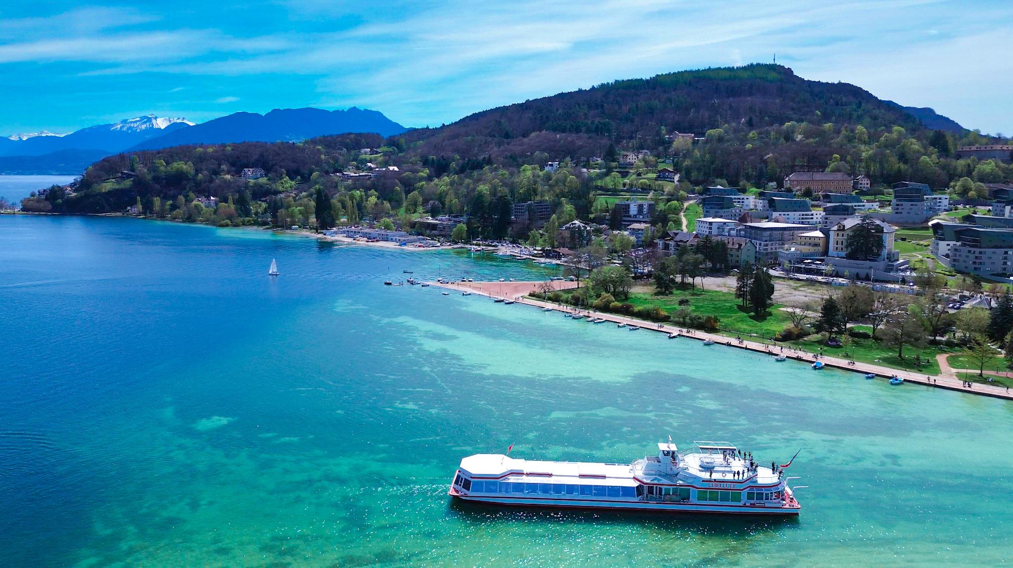 2-stündige Mittagskreuzfahrt auf dem Annecy-See – Le Libellule