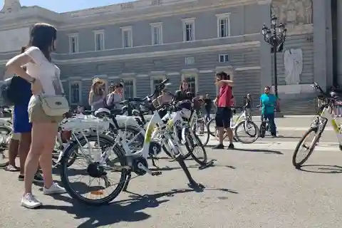 Madrid: Passeio turístico de 3 horas em bicicleta eléctrica